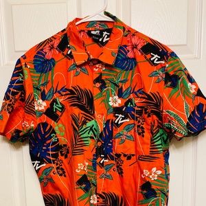 Slim Fit 
Miami/California Short Sleeve Shirt!